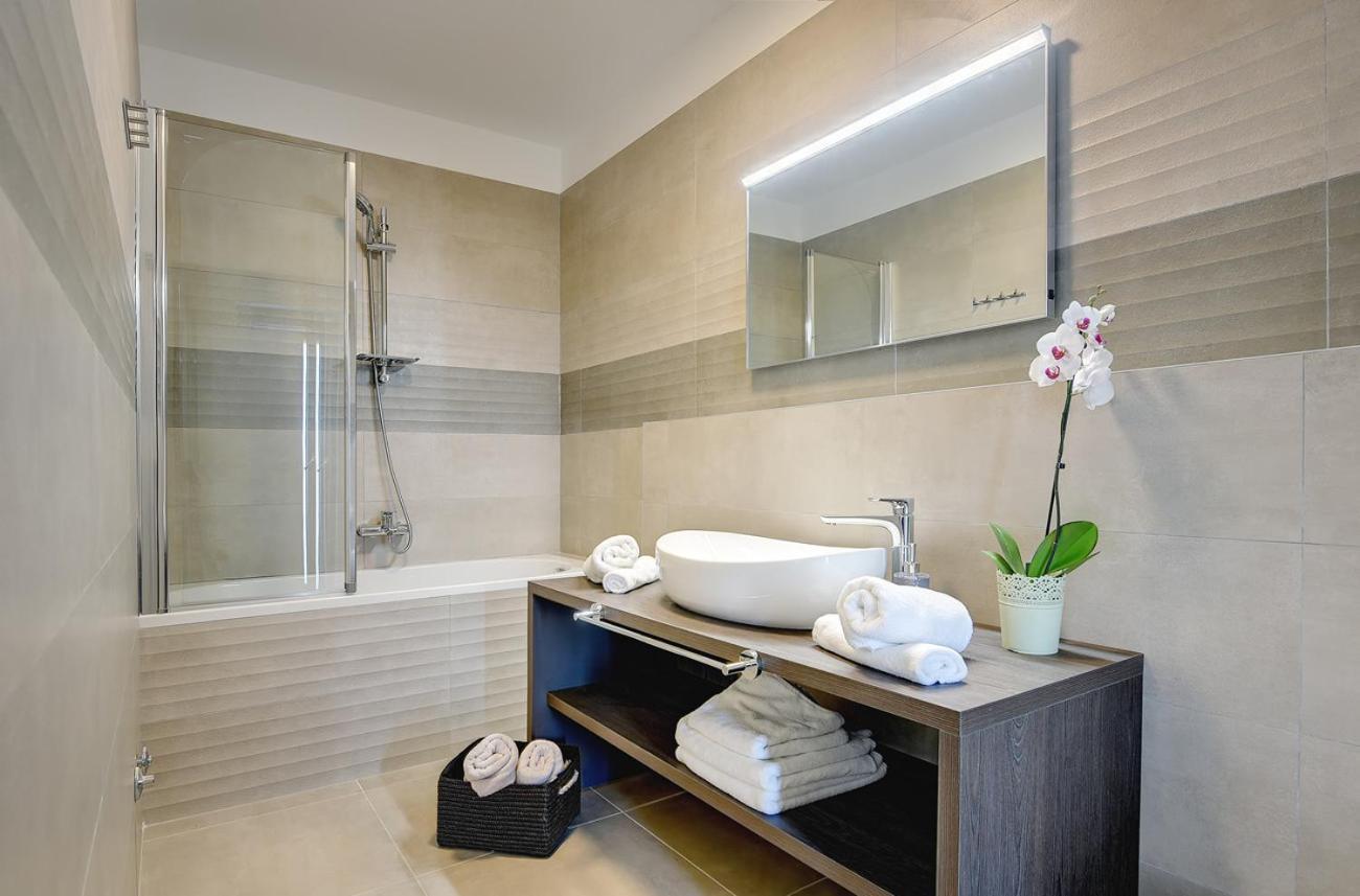 Villa Ula In Pula With Heated Pool And Sauna Ngoại thất bức ảnh