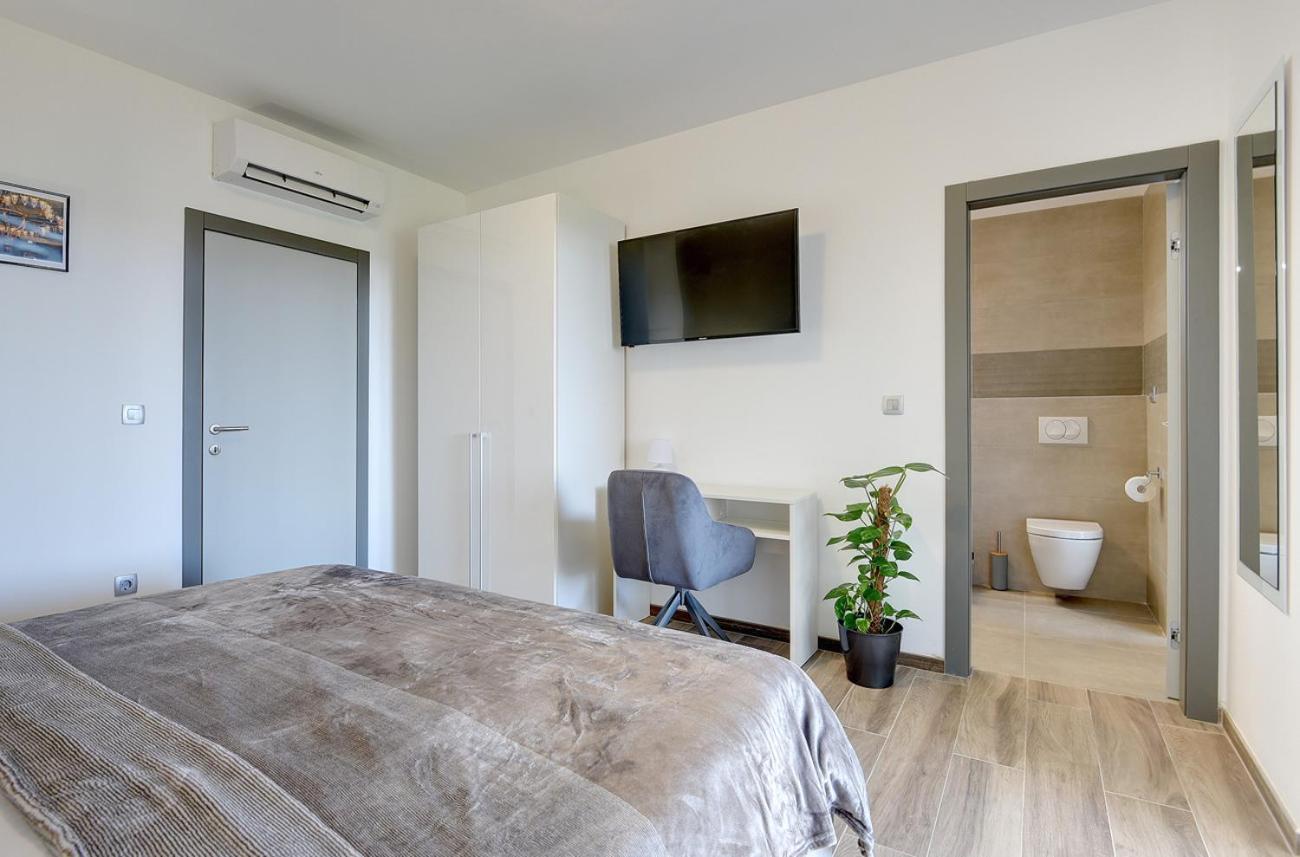 Villa Ula In Pula With Heated Pool And Sauna Ngoại thất bức ảnh